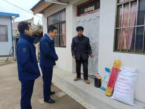 华体会官方网页版-华体会(中国)
深入帮扶村开展春节慰问(图2)