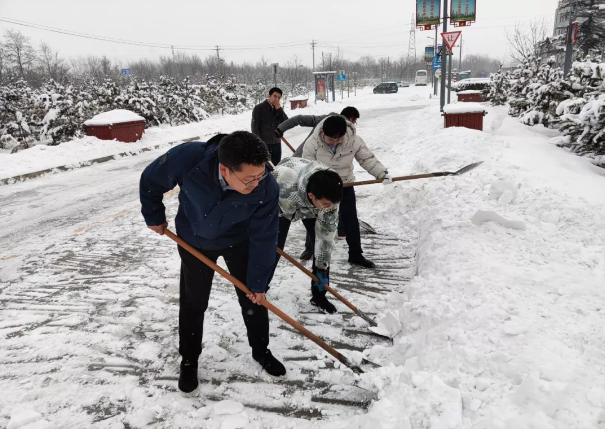 华体会官方网页版-华体会(中国)
组织全体员工扫雪除冰(图2)