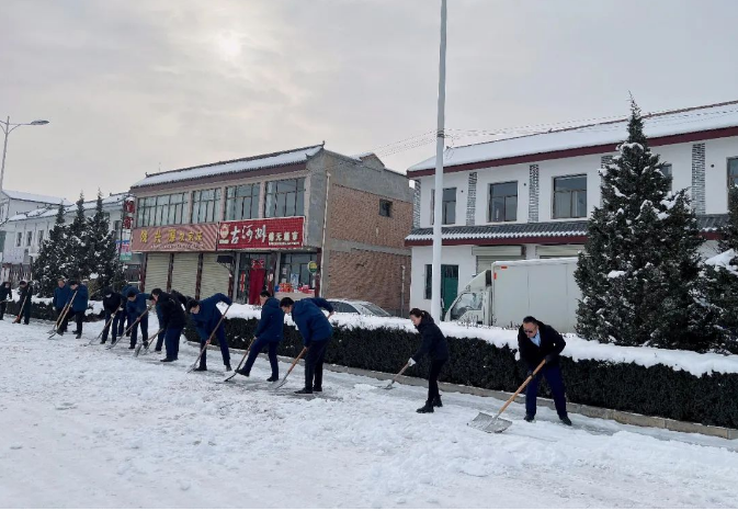筑起安全墙 照亮乡村路——华体会官方网页版-华体会(中国)
鼎力支持包抓共建村社文明创建工作(图7)