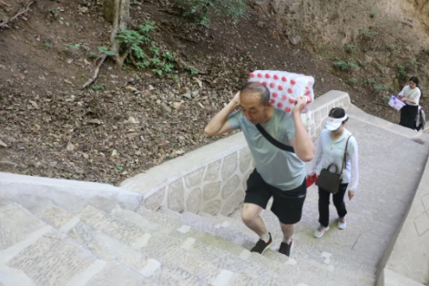 助力文旅市场 展示产投风采——华体会官方网页版-华体会(中国)
组织开展员工登山比赛活动(图6)