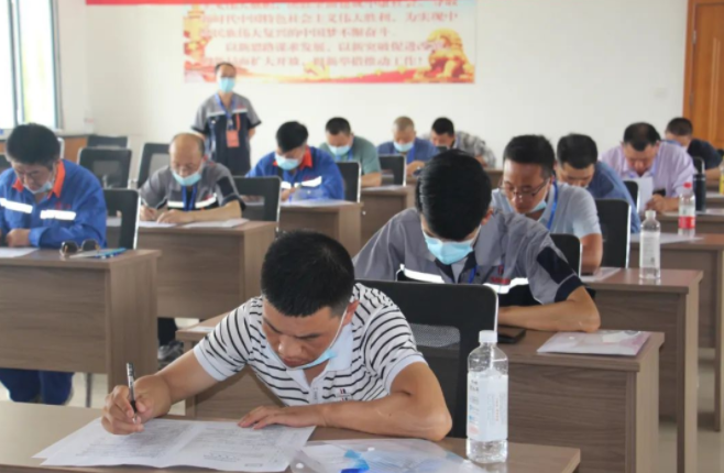 华体会官方网页版-华体会(中国)
泓盛达公司在“焊工”技能大赛中取得好成绩(图2)